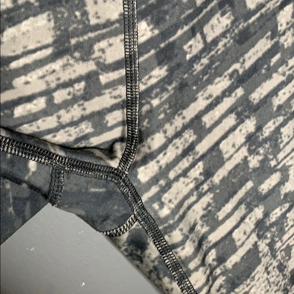 Under Armour Gray leggings Capri length Size M - Picture 5 of 6